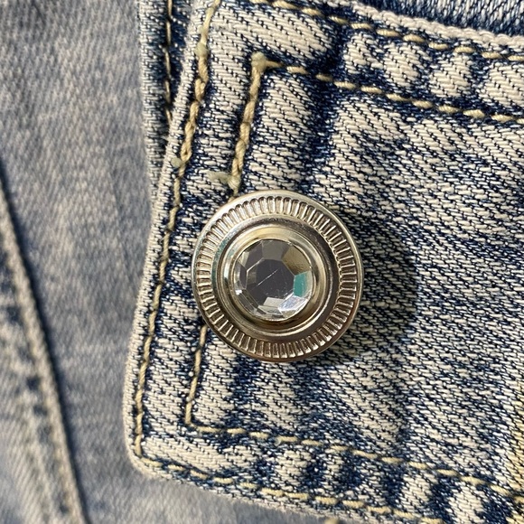 Chico’s Platinum Ruffled Jean jacket with rhinestone pockets and buttons.Size 8 - Picture 7 of 12